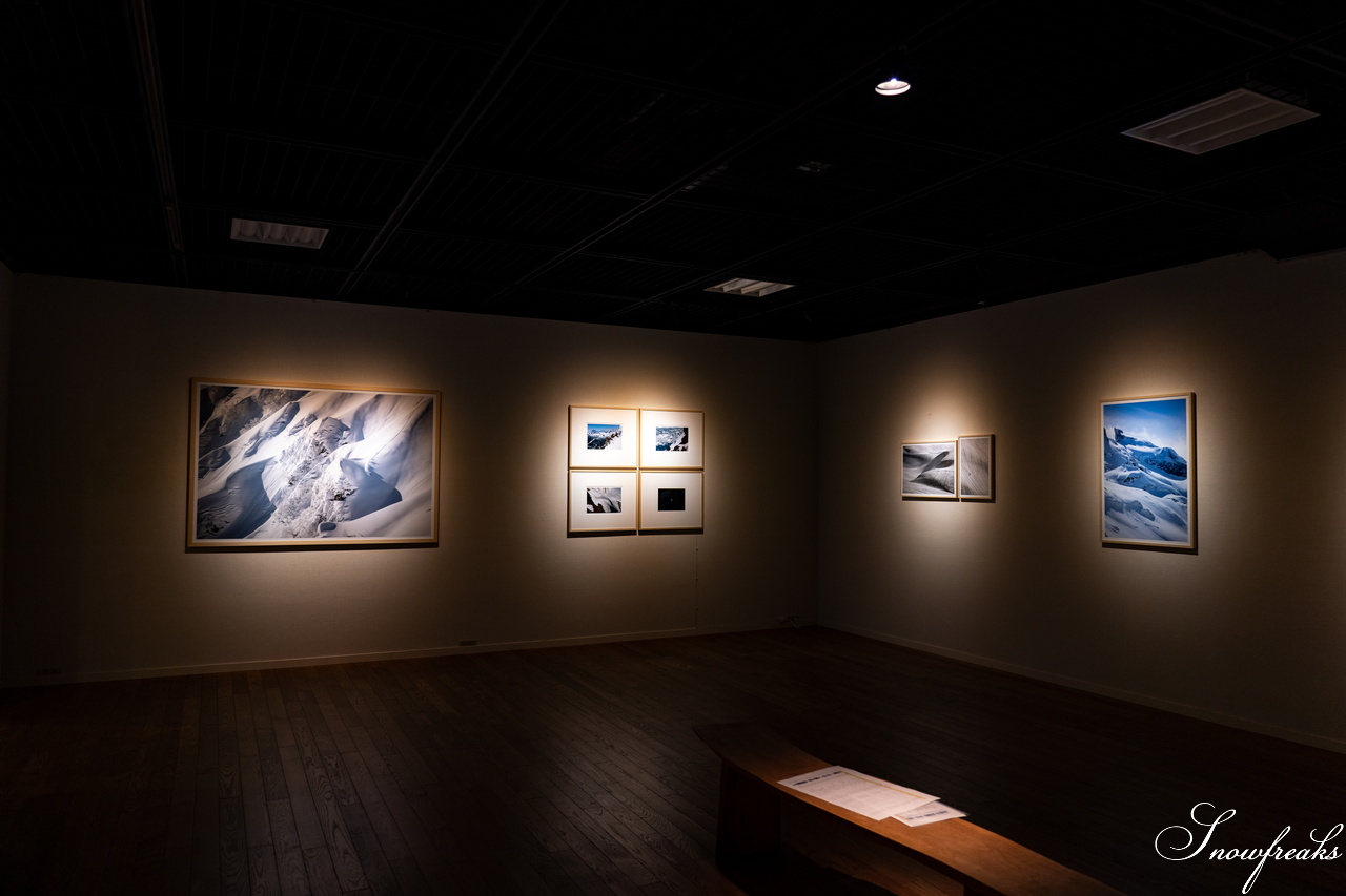 写真展『Four White Lights』｜菅沼浩さん、渡辺洋一さん、関口雅樹さん、小橋城さん。4人の作家たちによる合同映像写真展『Four White Lights』。待望の札幌会場、本日より開幕です。